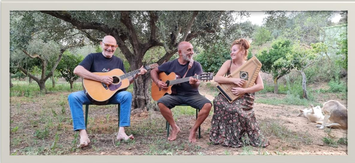 Uno spettacolo di e con Paride Benassai
insieme ad Alessandra Salerno, Marcello Mandreucci e Peppe Corsale

LA LINGUA MADRE, che prende spunto dalla poesia di Ignazio Buttitta, è un mio spettacolo antologico che raccoglie e rivisita
sulla scena parte dei testi e delle canzoni che hanno attraversato la mia carriera artistica...