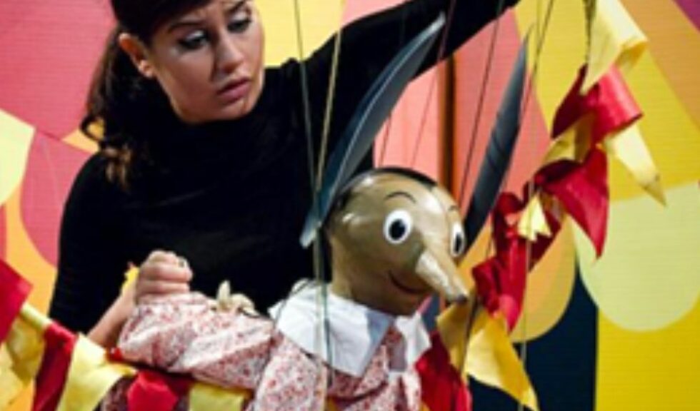 con Stefania Ventura
regia Livio Viano
musiche Sandro Balmas

Lo spettacolo nasce da “La Filastrocca di Pinocchio” di Gianni Rodari. Non dovrà quindi apparire strano sentire raccontare Pinocchio in
un modo diverso dalle centinaia di riduzioni o adattamenti teatrali...